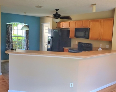 1625 Vineland Circle - Photo Thumbnail 2