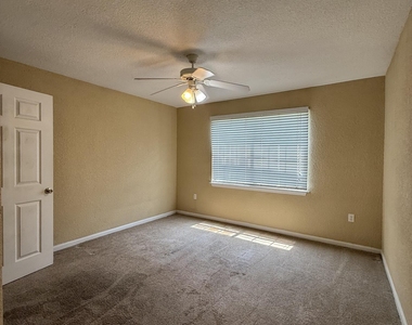 800 Boardwalk Drive - Photo Thumbnail 12