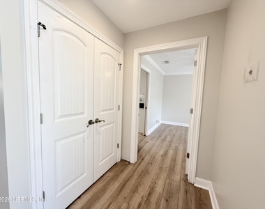 5511 La Moya Avenue - Photo Thumbnail 4