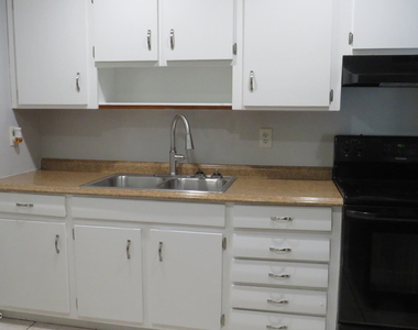 7508 Dalehurst Drive S - Photo Thumbnail 3