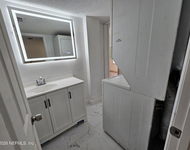 3920 N Davis Street - Photo Thumbnail 3