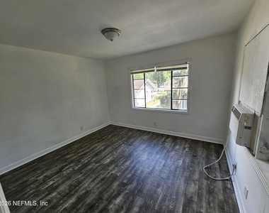 3129 Lowell Avenue - Photo Thumbnail 3