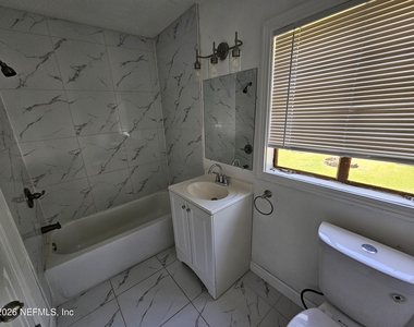 3129 Lowell Avenue - Photo Thumbnail 2