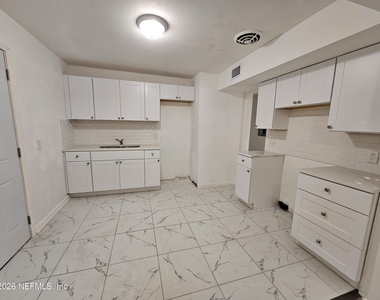 11226 Inez Drive - Photo Thumbnail 4