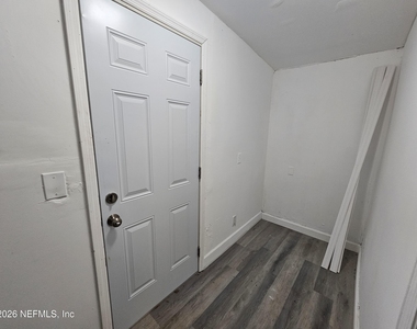 10228 Westmar Road - Photo Thumbnail 9