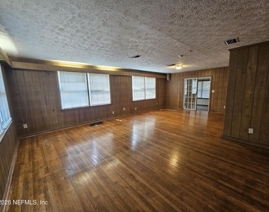 444 Alder Street - Photo Thumbnail 5