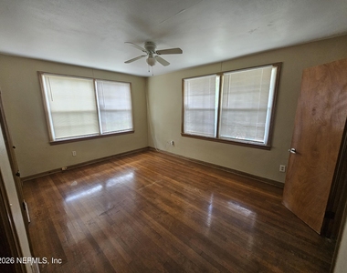 444 Alder Street - Photo Thumbnail 15
