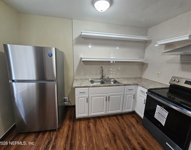 444 Alder Street - Photo Thumbnail 3