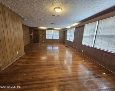 444 Alder Street - Photo Thumbnail 6