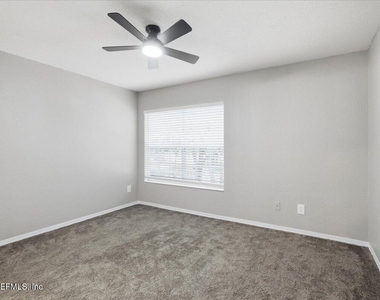 13700 Richmond Park Drive N - Photo Thumbnail 8