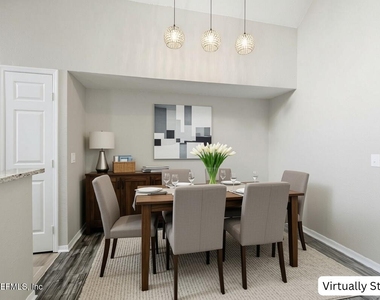 13700 Richmond Park Drive N - Photo Thumbnail 7
