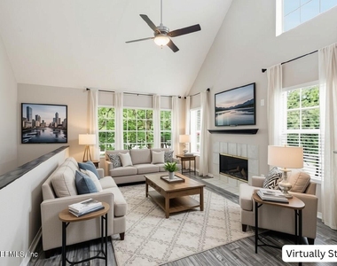13700 Richmond Park Drive N - Photo Thumbnail 2