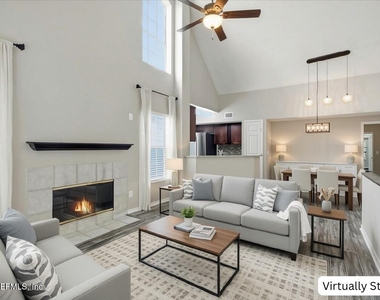 13700 Richmond Park Drive N - Photo Thumbnail 4