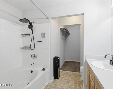 13700 Richmond Park Drive N - Photo Thumbnail 13