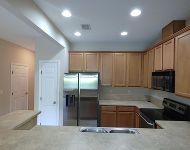 5976 Pavilion Drive - Photo Thumbnail 10