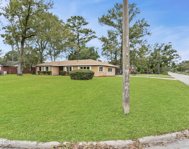 7804 Jolliet Drive - Photo Thumbnail 1