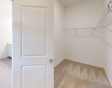 6896 Friendship Fountain Avenue - Photo Thumbnail 8
