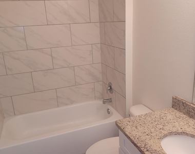 916 W 9th Street - Photo Thumbnail 17