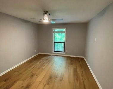 2697 Vinings Central Drive Se - Photo Thumbnail 8