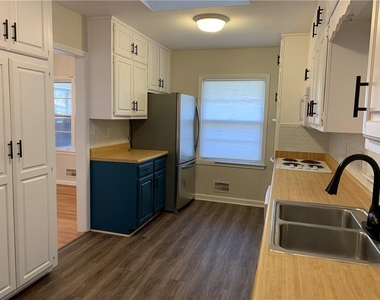 1203 Biltmore Drive Ne - Photo Thumbnail 3