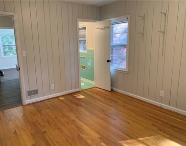 1203 Biltmore Drive Ne - Photo Thumbnail 8