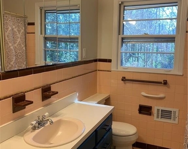 1203 Biltmore Drive Ne - Photo Thumbnail 11