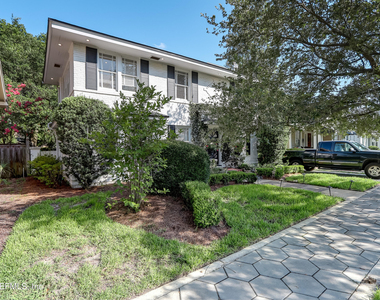 3684 Pine Street - Photo Thumbnail 2