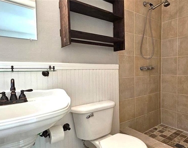 2833 Rockcliff Road Se - Photo Thumbnail 11