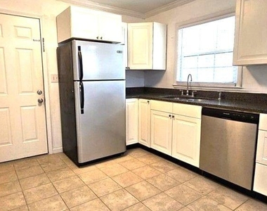 2833 Rockcliff Road Se - Photo Thumbnail 3