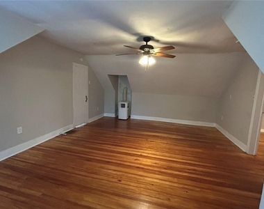 444 Burlington Road Ne - Photo Thumbnail 3
