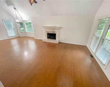 1454 Hembree Station Drive - Photo Thumbnail 3