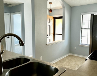 341 Redwood Lane - Photo Thumbnail 7