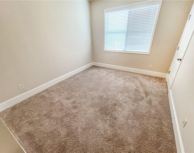 5840 Zelkova Drive - Photo Thumbnail 10