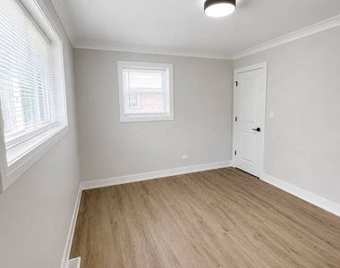 17037 Greenbay Avenue - Photo Thumbnail 4