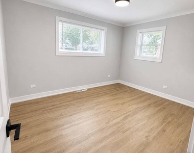17037 Greenbay Avenue - Photo Thumbnail 3