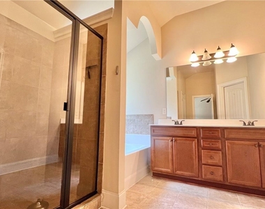 590 Summerstone Lane - Photo Thumbnail 5