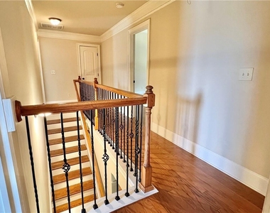 590 Summerstone Lane - Photo Thumbnail 6