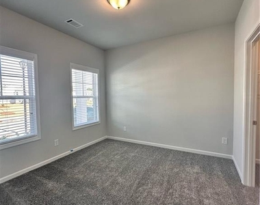 454 Sterling Creek Way - Photo Thumbnail 8