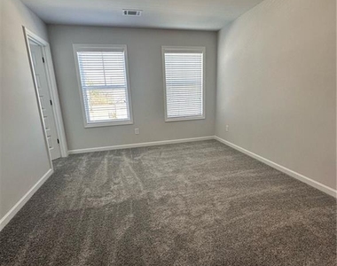 454 Sterling Creek Way - Photo Thumbnail 17