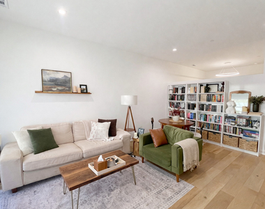 4513 N Clark Street - Photo Thumbnail 1