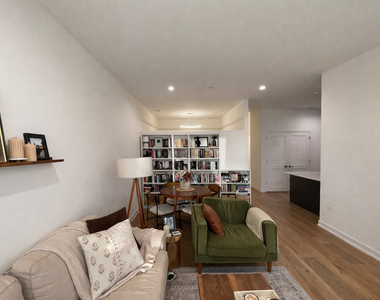 4513 N Clark Street - Photo Thumbnail 3