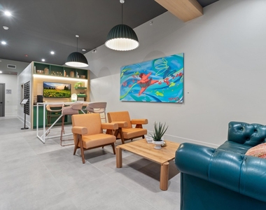4513 N Clark Street - Photo Thumbnail 11