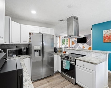 405 King Arthur Court - Photo Thumbnail 5