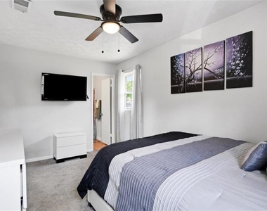 405 King Arthur Court - Photo Thumbnail 14