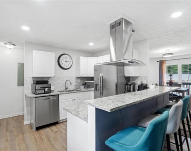 405 King Arthur Court - Photo Thumbnail 4