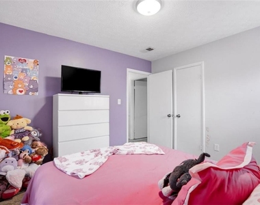 405 King Arthur Court - Photo Thumbnail 11