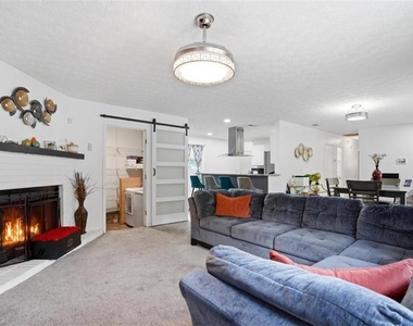 405 King Arthur Court - Photo Thumbnail 3