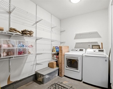 405 King Arthur Court - Photo Thumbnail 16