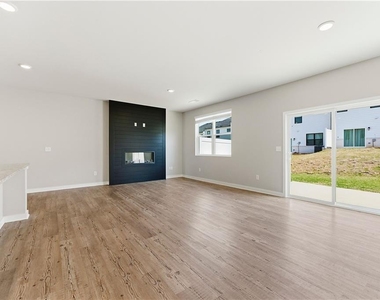 1905 Westwind Street - Photo Thumbnail 4