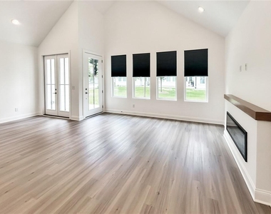 403 Burgundy Way - Photo Thumbnail 7
